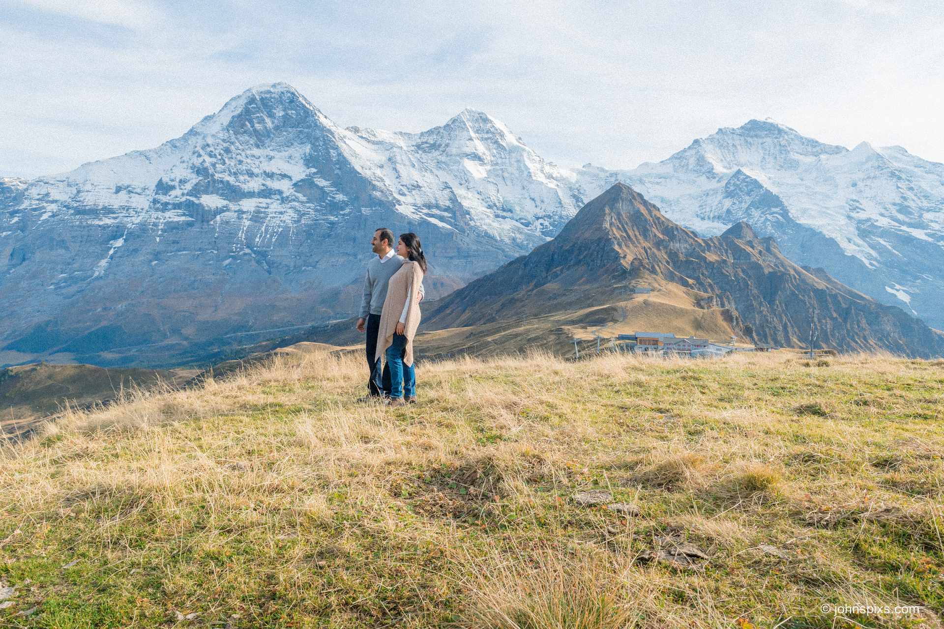 Couple photo shoot on Männlichen mountain above Wengen 