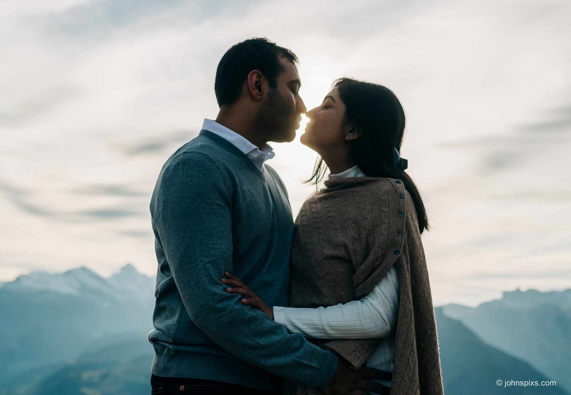 Couple photo shoot on Männlichen mountain above Wengen 