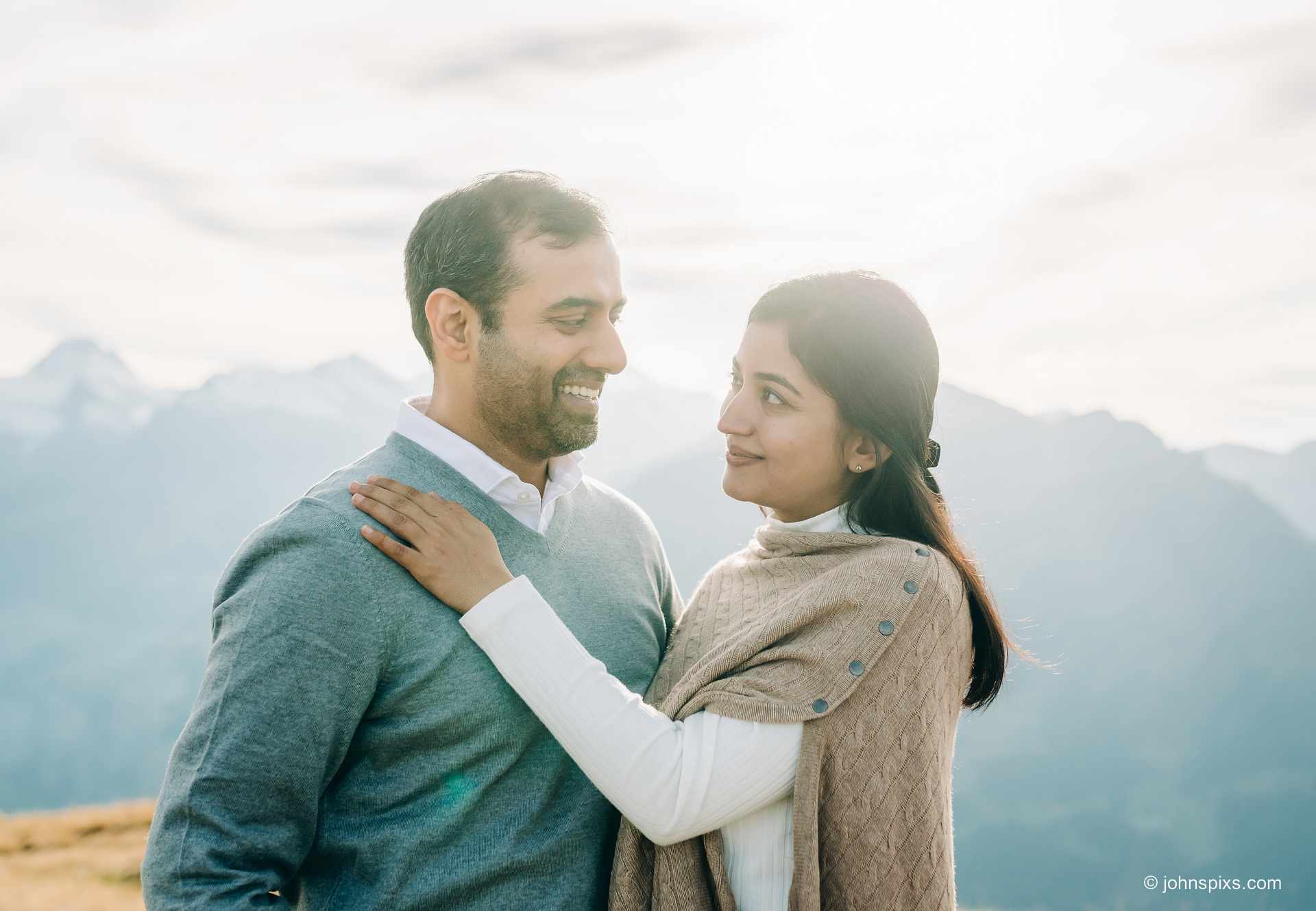 Couple photo shoot on Männlichen mountain above Wengen 