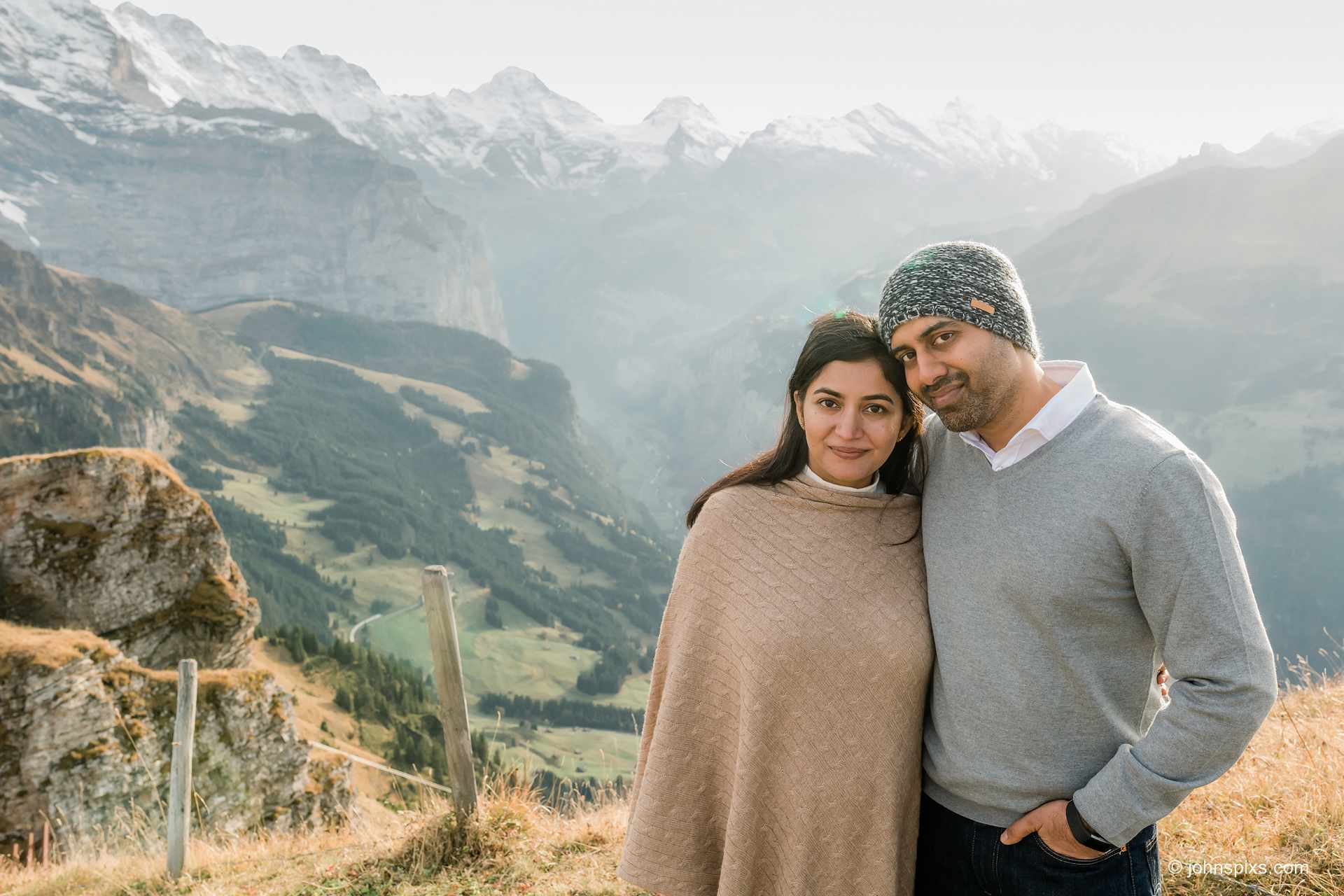 Couple photo shoot on Männlichen mountain above Wengen 