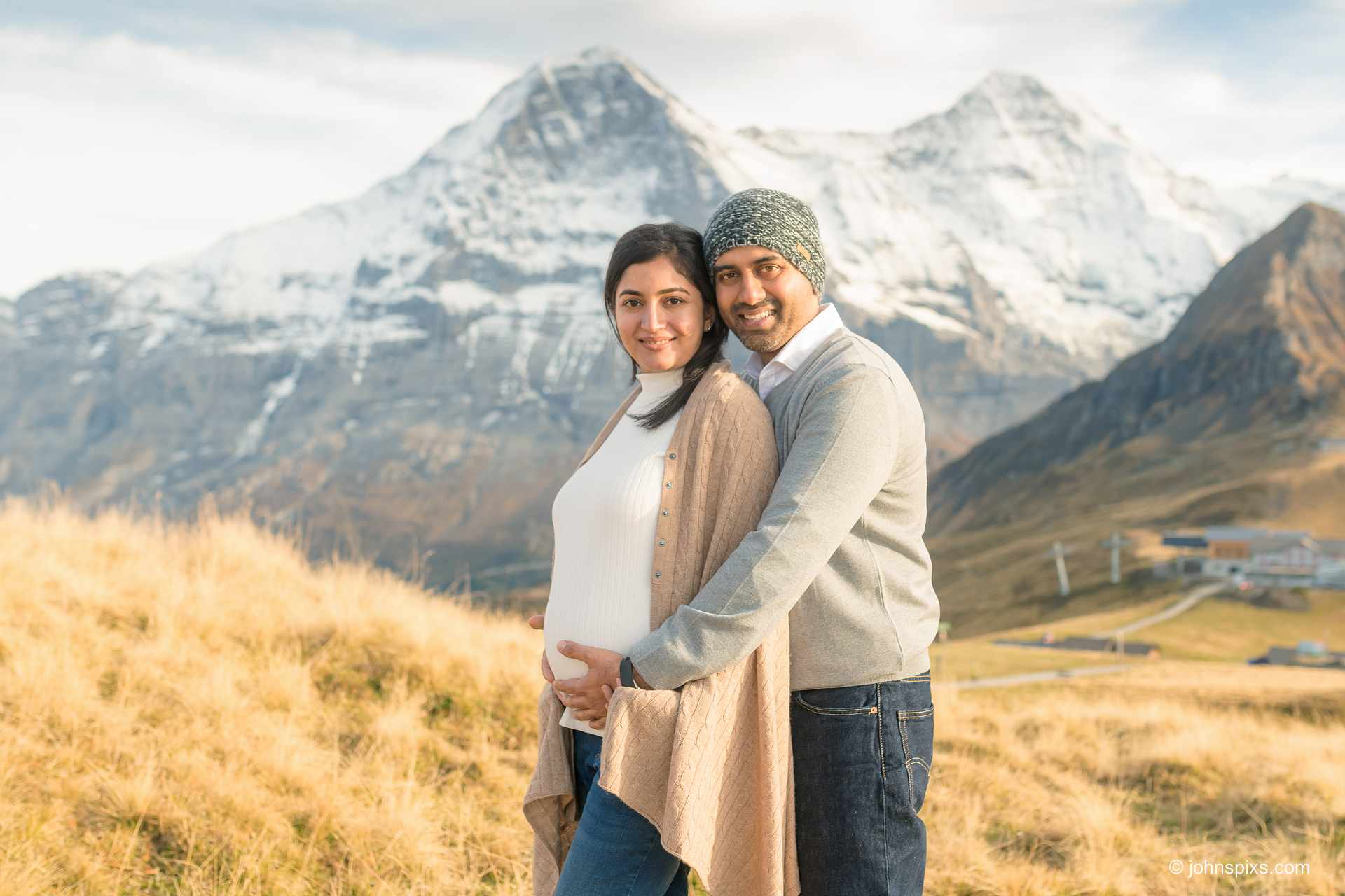 Couple photo shoot on Männlichen mountain above Wengen