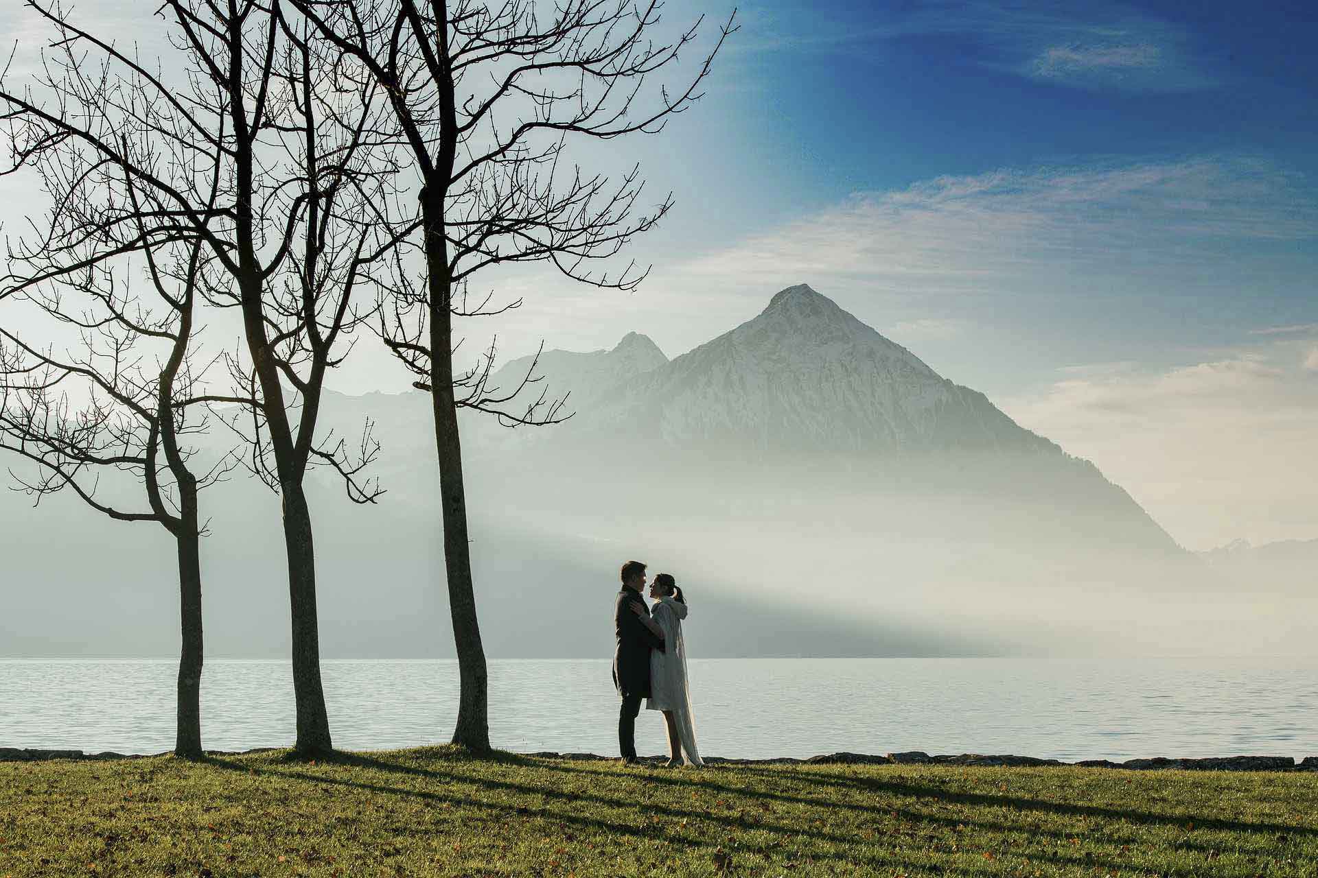 Couples photo shoot by Thunersee lake