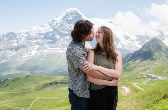 Couples on top of Männlichen summit
