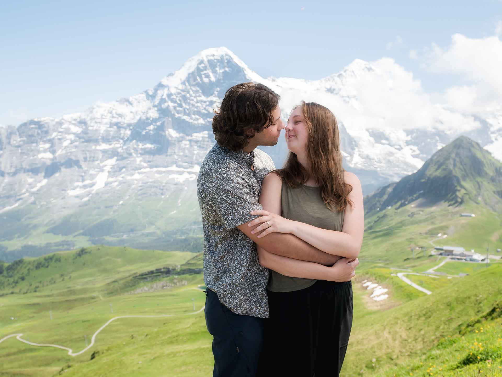 Couples on top of Männlichen summit