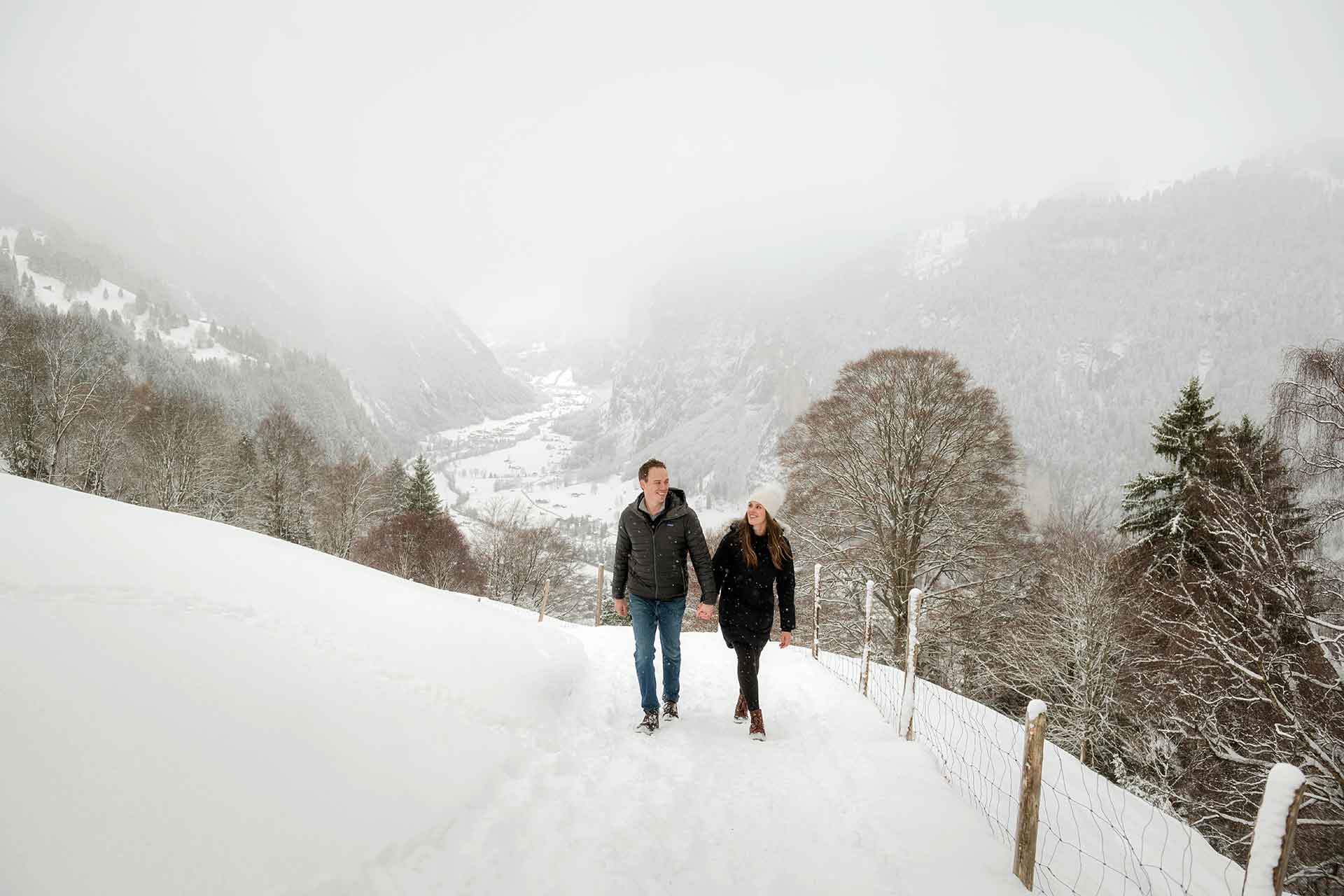 Marriage proposal in Lauterbrunnen. Photographer John Wisdom