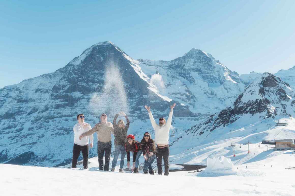 Family photo shoot in the snow on Männlichen mountain near Interlaken, Switzerland