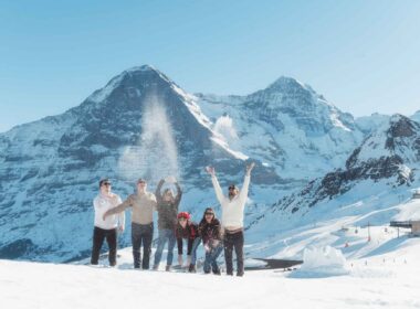 Family photo shoot in the snow on Männlichen mountain near Interlaken, Switzerland