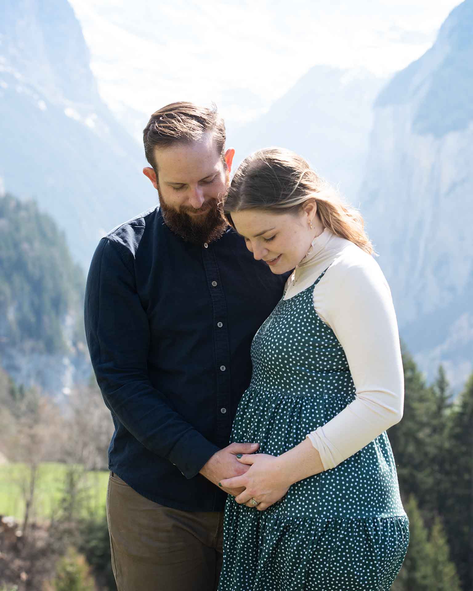 Pregnancy photo shoot in Lauterbrunnen