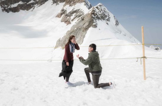 Surprise engagement on the JUngfraujoch