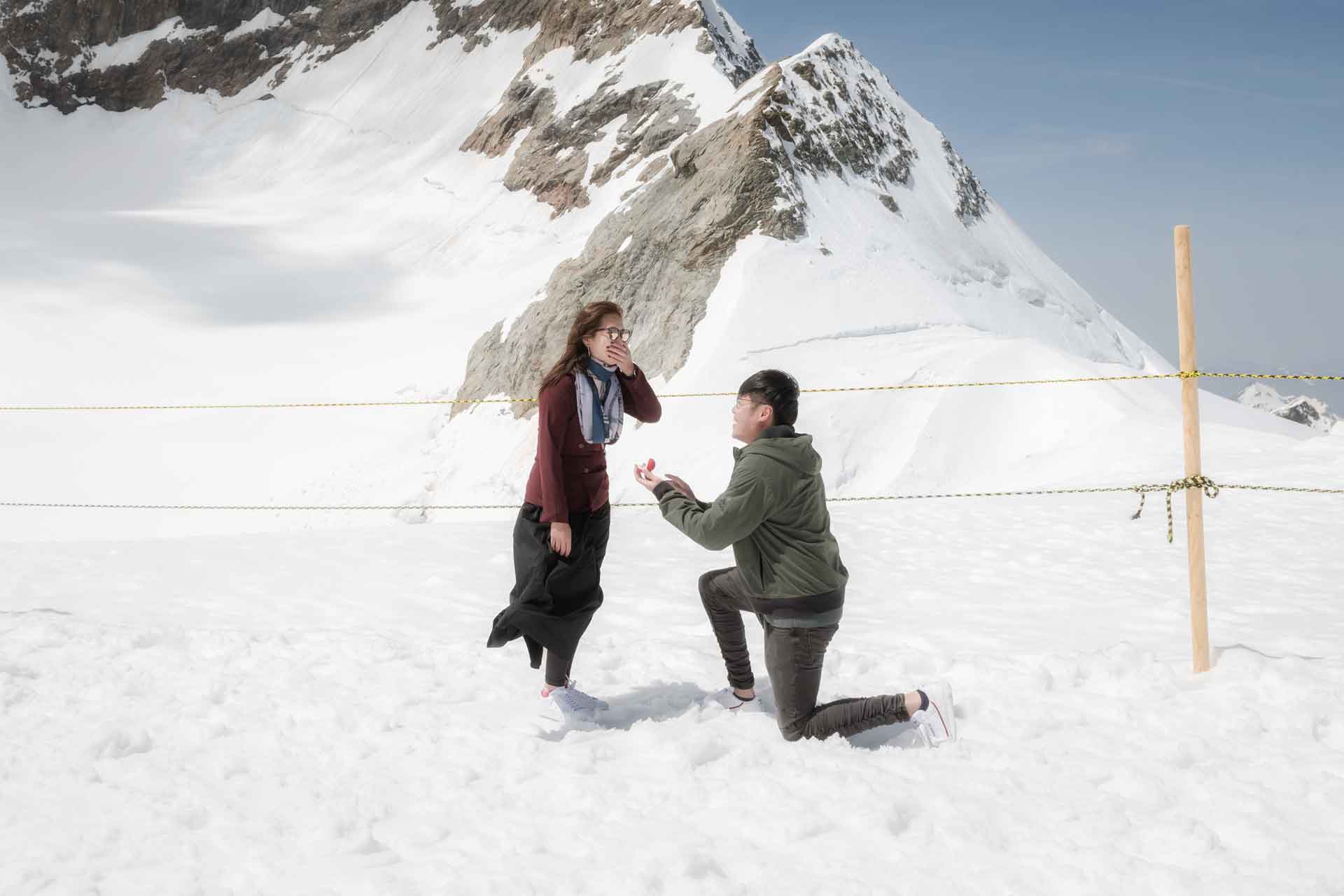 Surprise engagement on the JUngfraujoch