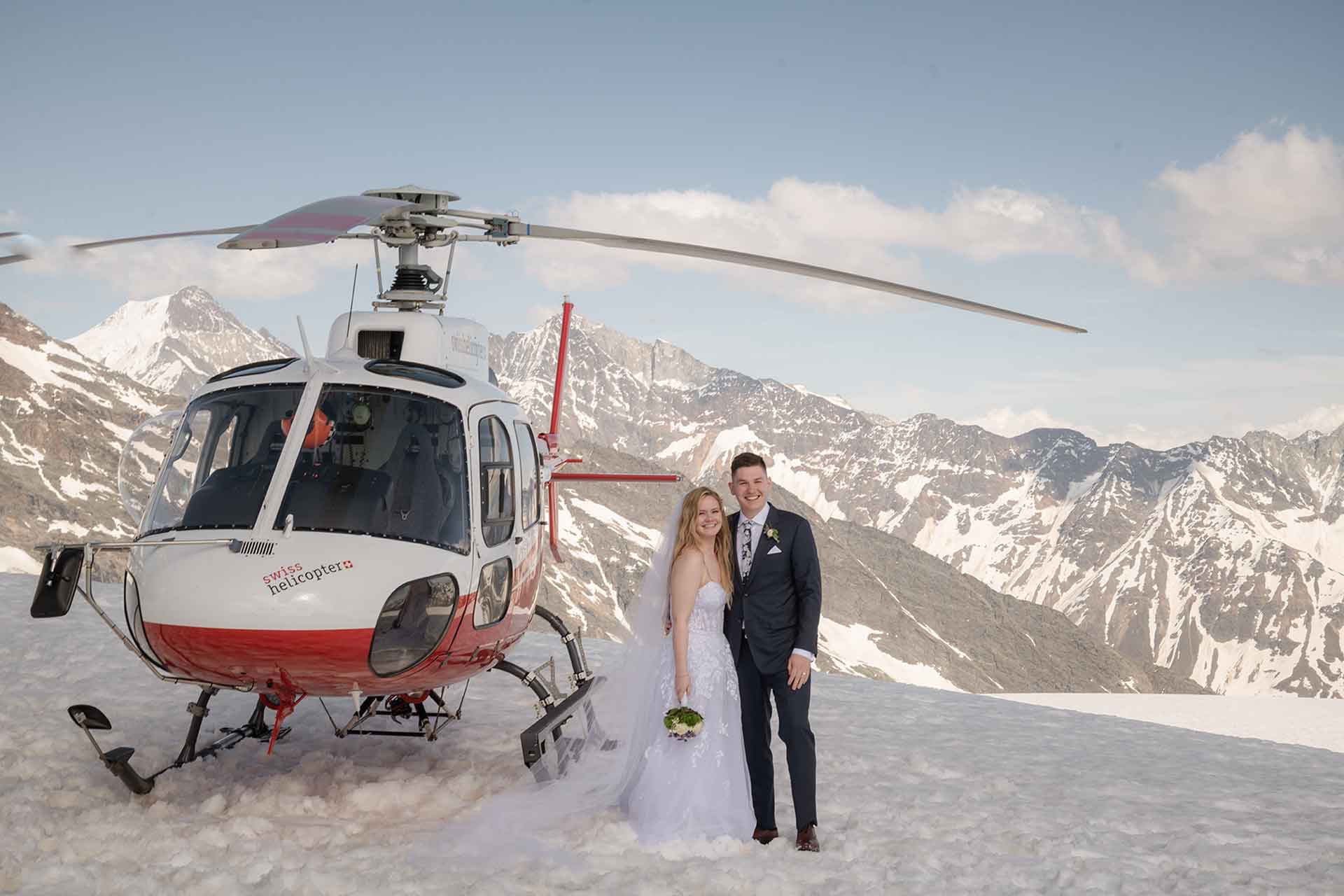 Brautfotoshooting auf einem Schweizer Gletscher auf dem Jungfraujoch