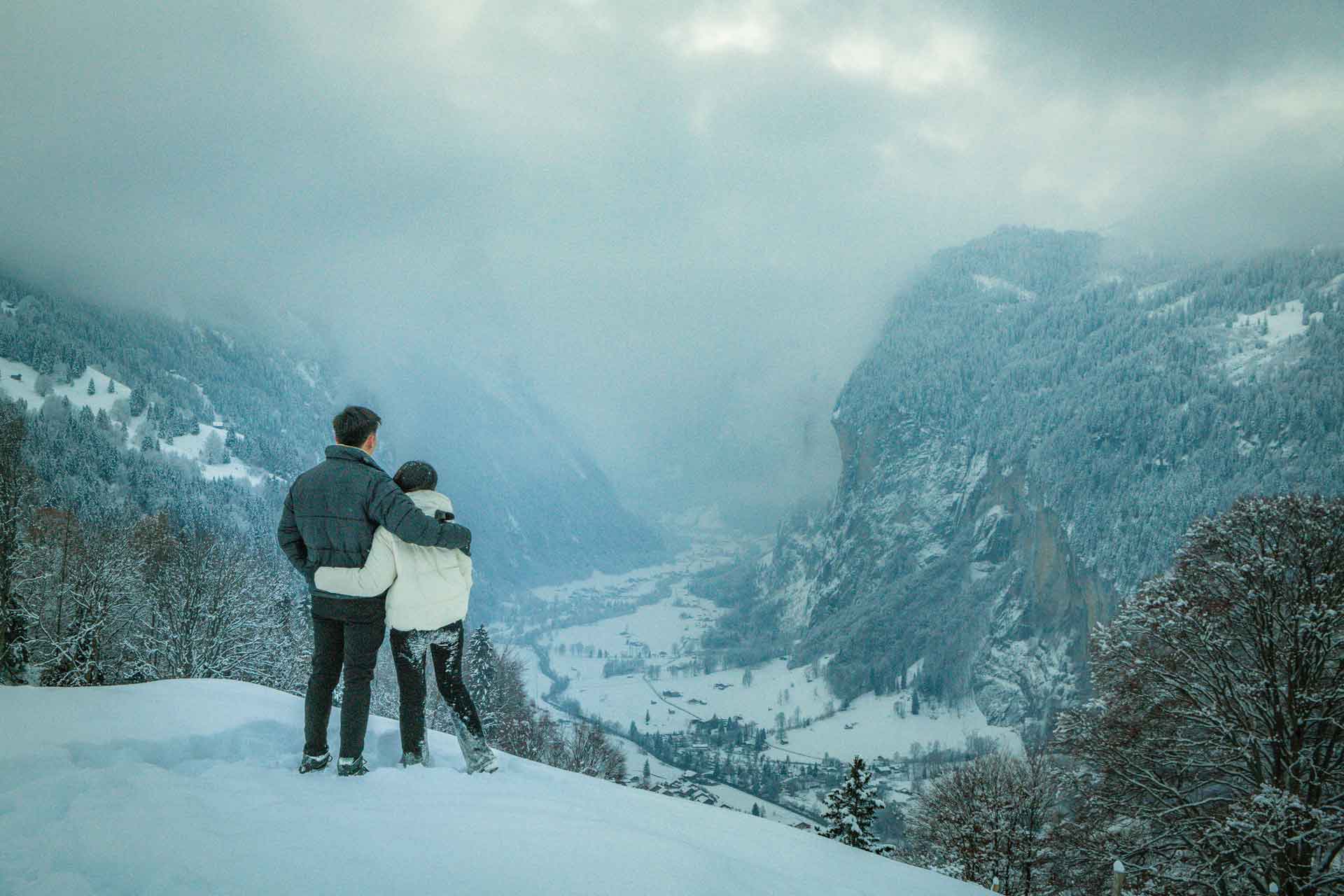 Photographer Lauterbrunnen Surprise Engagement In The Snow