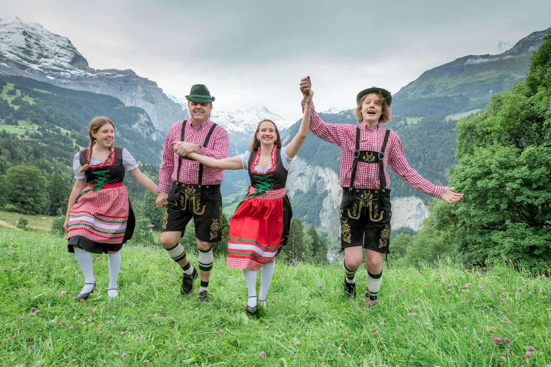 Family Photo Shoot in Lauterbrunnen