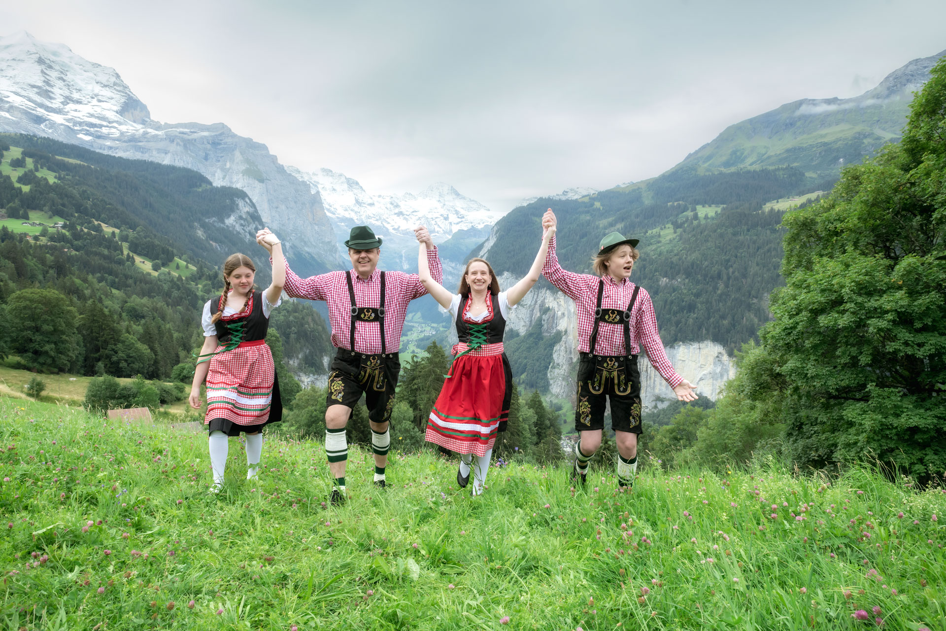 Family Photo Shoot in Lauterbrunnen