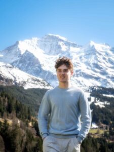 Senior photo shoot in Lauterbrunnen