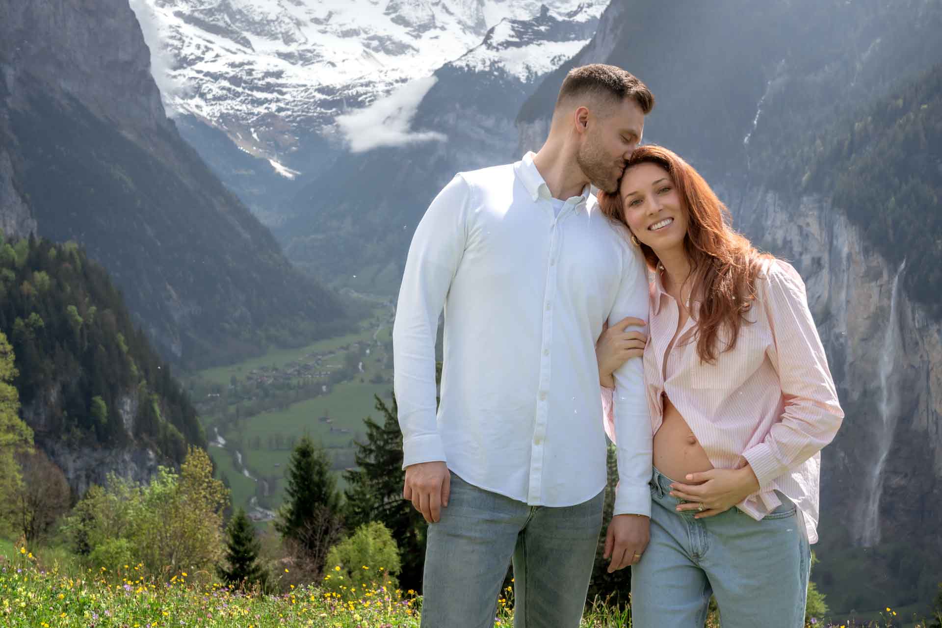 Maternity photo shoot near Lauterbrunnen
