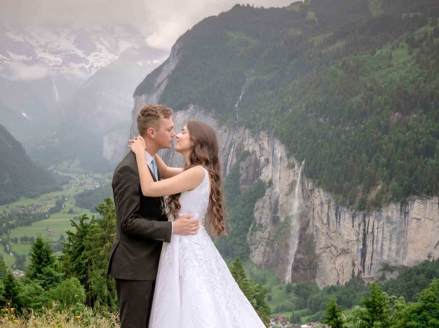Wedding photo shoot in Lauterbrunnen