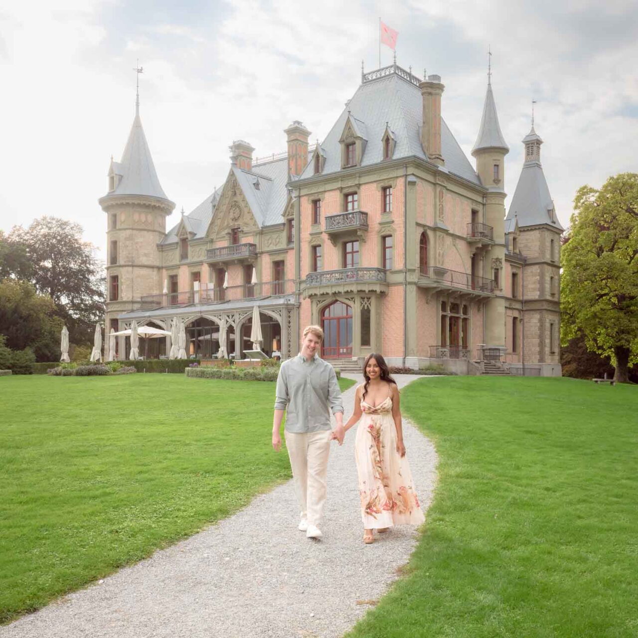 A surprise engagement in Schloss Schadau Park