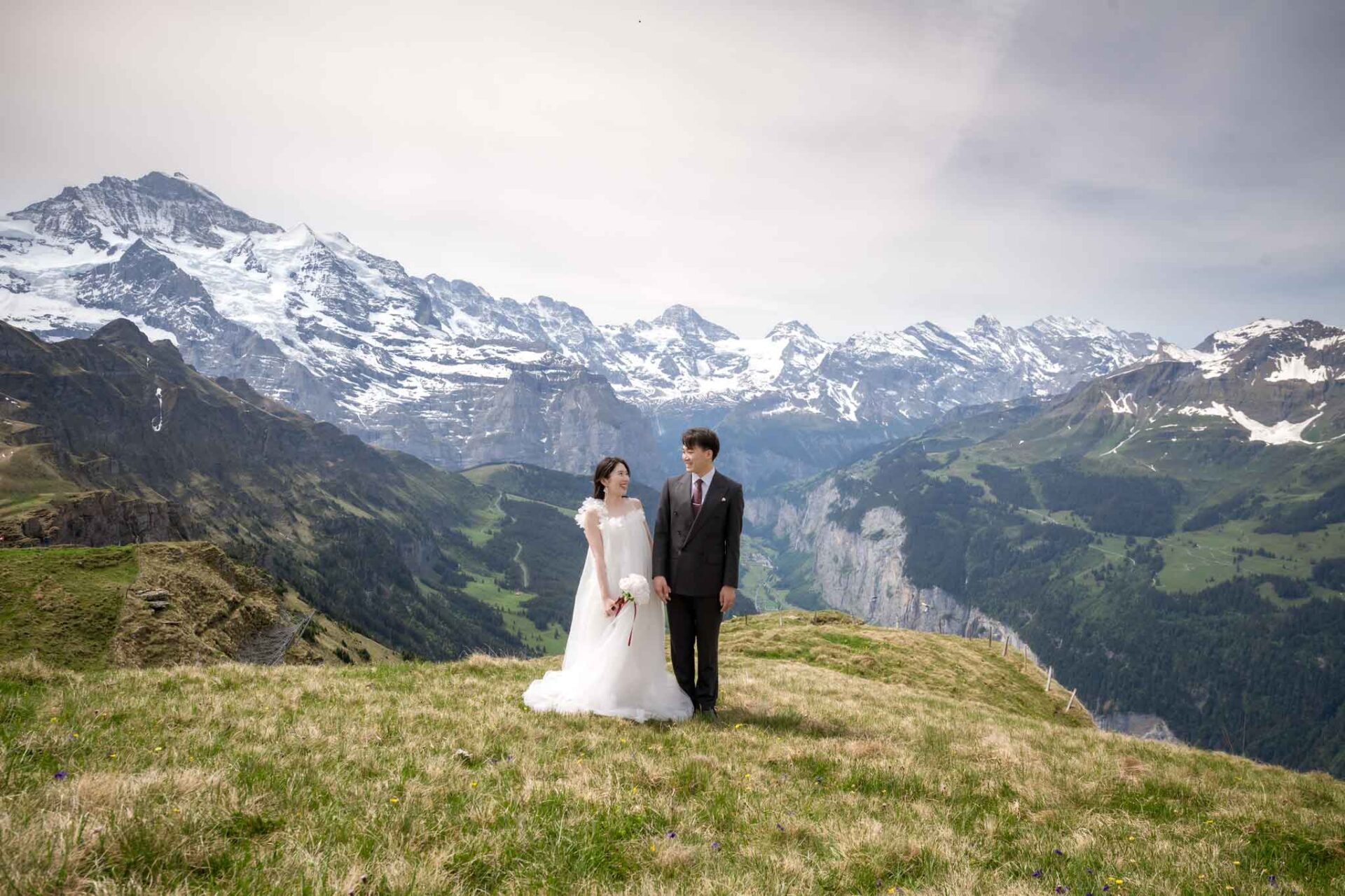Wedding photo shoot on Männlichen mountain