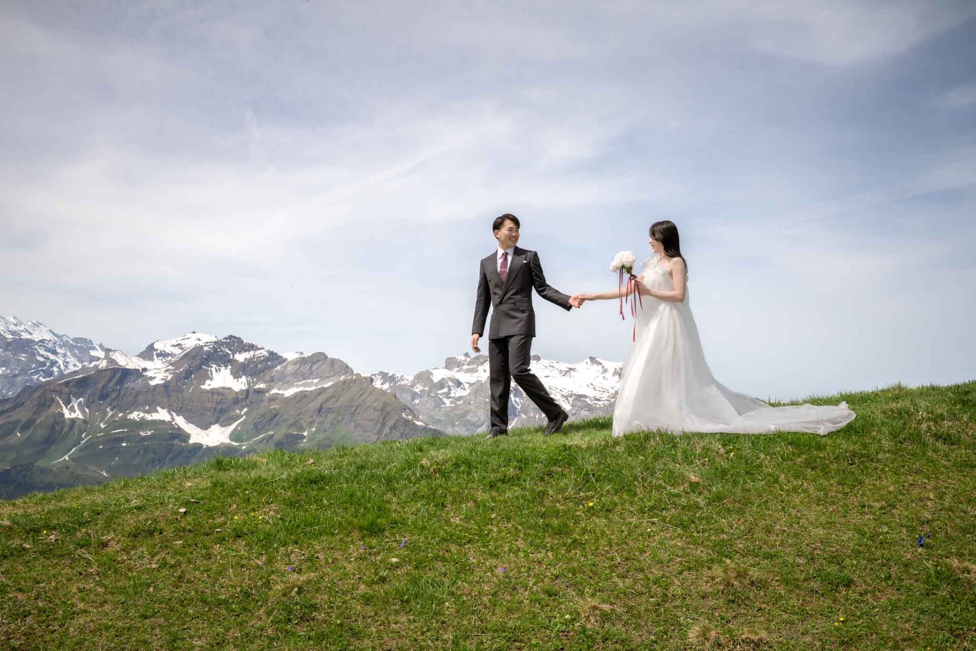 Wedding photo shoot on Männlichen mountain